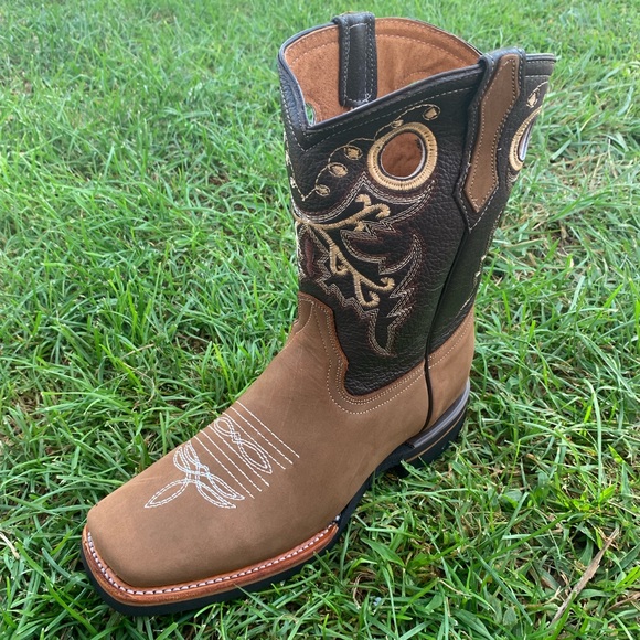 La Sierra Shoes - Ladies Western Rodeo Cowgirl Square Toe Boots Hazel Color Hand made in Mexico